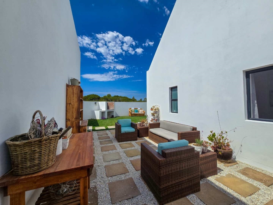 2 Bedroom Property for Sale in Stilbaai Oos Western Cape